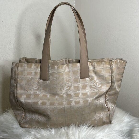 💯Authentic Chanel Tote Bag🍀 - Picture 4 of 15